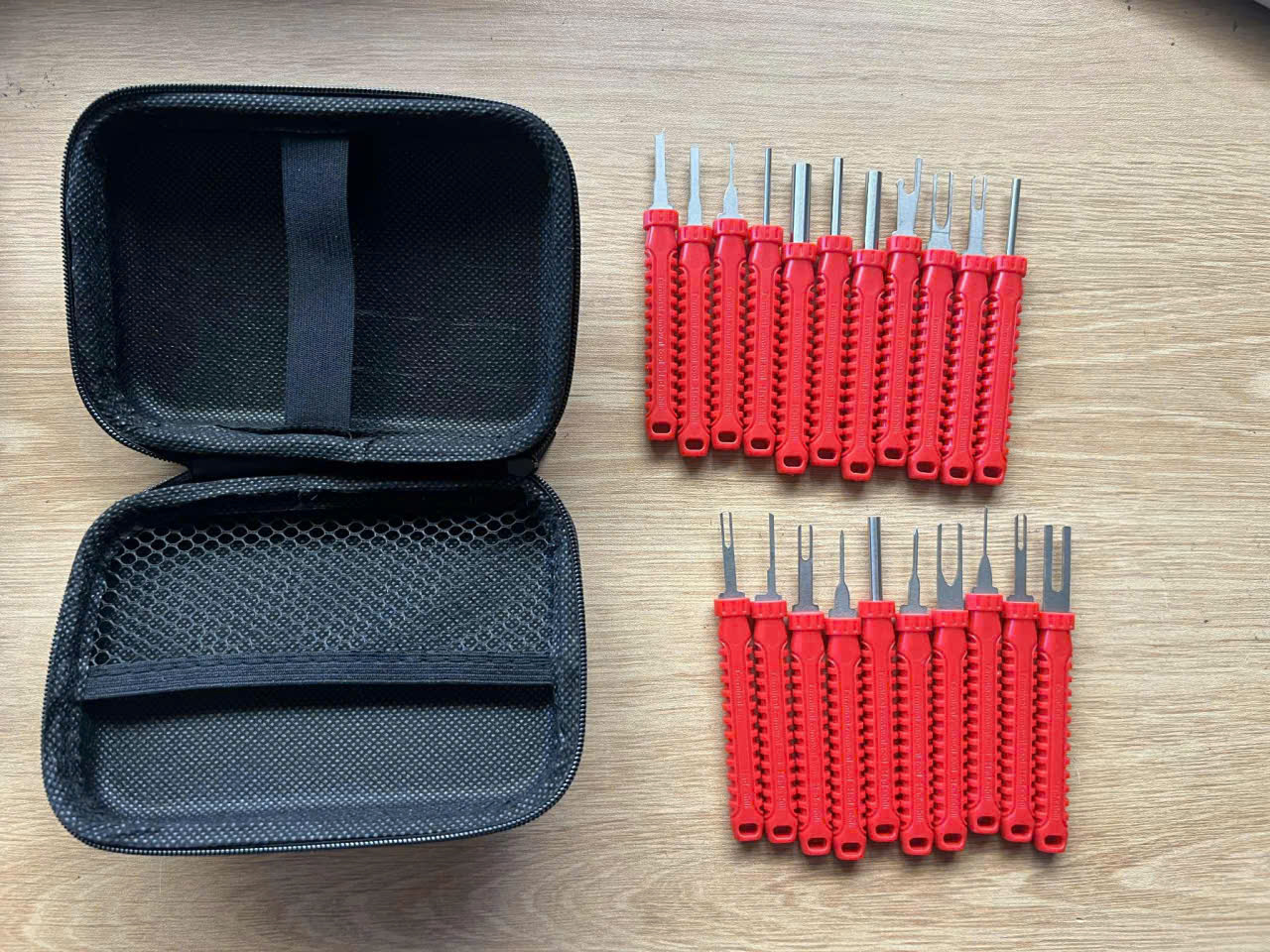 Connector depinning tool kit